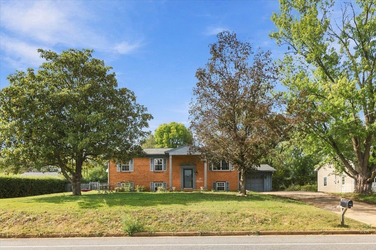 660 BLUE RIDGE DR, HARRISONBURG, Virginia 22802, 5 Bedrooms Bedrooms, ,3 BathroomsBathrooms,Residential,660 BLUE RIDGE DR,682540 MLS # 682540
