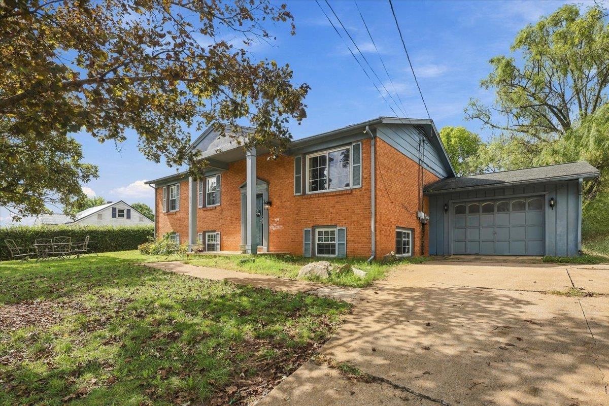 660 BLUE RIDGE DR, HARRISONBURG, Virginia 22802, 5 Bedrooms Bedrooms, ,3 BathroomsBathrooms,Residential,660 BLUE RIDGE DR,682540 MLS # 682540