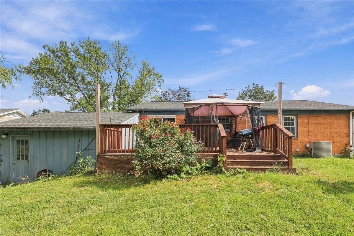 660 BLUE RIDGE DR, HARRISONBURG, Virginia 22802, 5 Bedrooms Bedrooms, ,3 BathroomsBathrooms,Residential,660 BLUE RIDGE DR,682540 MLS # 682540