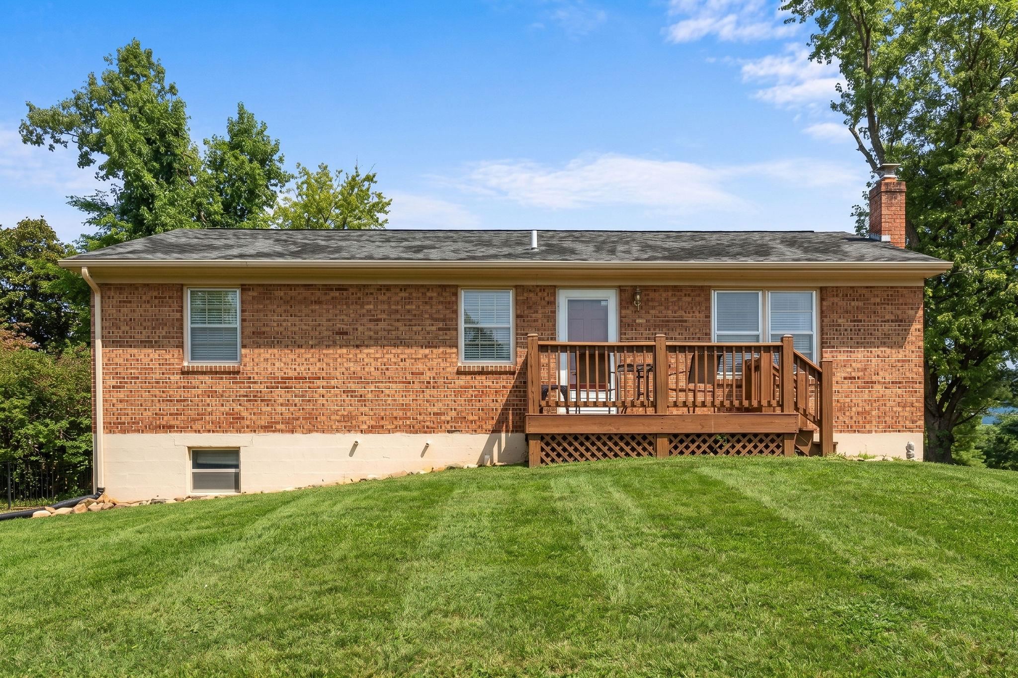 17 KEN VIEW AVE, VERONA, Virginia 24482, 3 Bedrooms Bedrooms, ,2 BathroomsBathrooms,Residential,17 KEN VIEW AVE,682545 MLS # 682545 17 KEN VIEW AVE, VERONA, Virginia 24482, 3 Bedrooms Bedrooms, ,2 BathroomsBathrooms,Residential,17 KEN VIEW AVE,682545 MLS # 682545