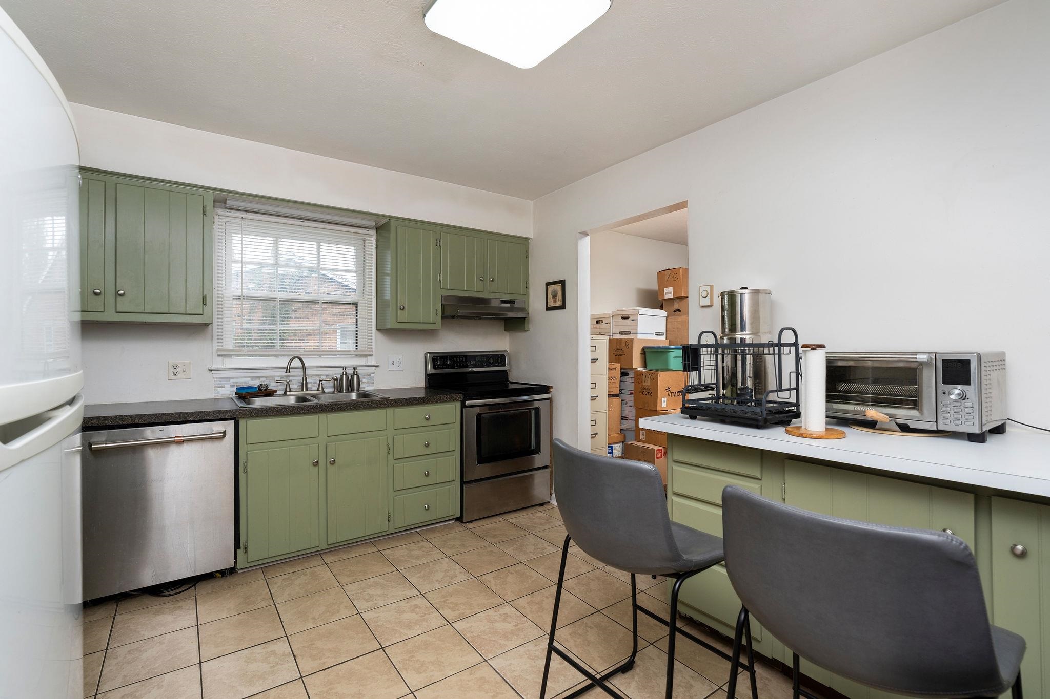 17 KEN VIEW AVE, VERONA, Virginia 24482, 3 Bedrooms Bedrooms, ,2 BathroomsBathrooms,Residential,17 KEN VIEW AVE,682545 MLS # 682545 17 KEN VIEW AVE, VERONA, Virginia 24482, 3 Bedrooms Bedrooms, ,2 BathroomsBathrooms,Residential,17 KEN VIEW AVE,682545 MLS # 682545