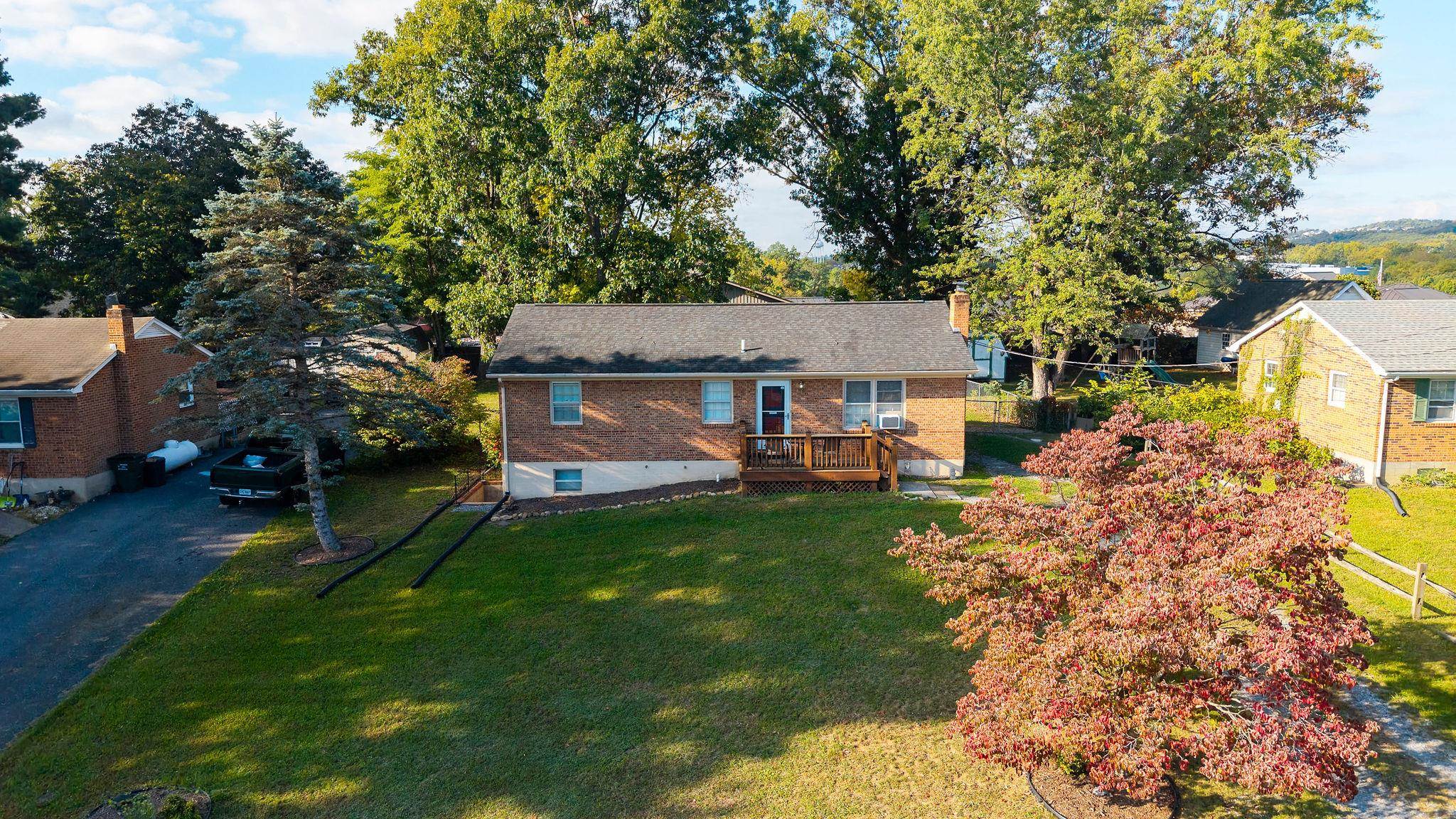 17 KEN VIEW AVE, VERONA, Virginia 24482, 3 Bedrooms Bedrooms, ,2 BathroomsBathrooms,Residential,17 KEN VIEW AVE,682545 MLS # 682545 17 KEN VIEW AVE, VERONA, Virginia 24482, 3 Bedrooms Bedrooms, ,2 BathroomsBathrooms,Residential,17 KEN VIEW AVE,682545 MLS # 682545