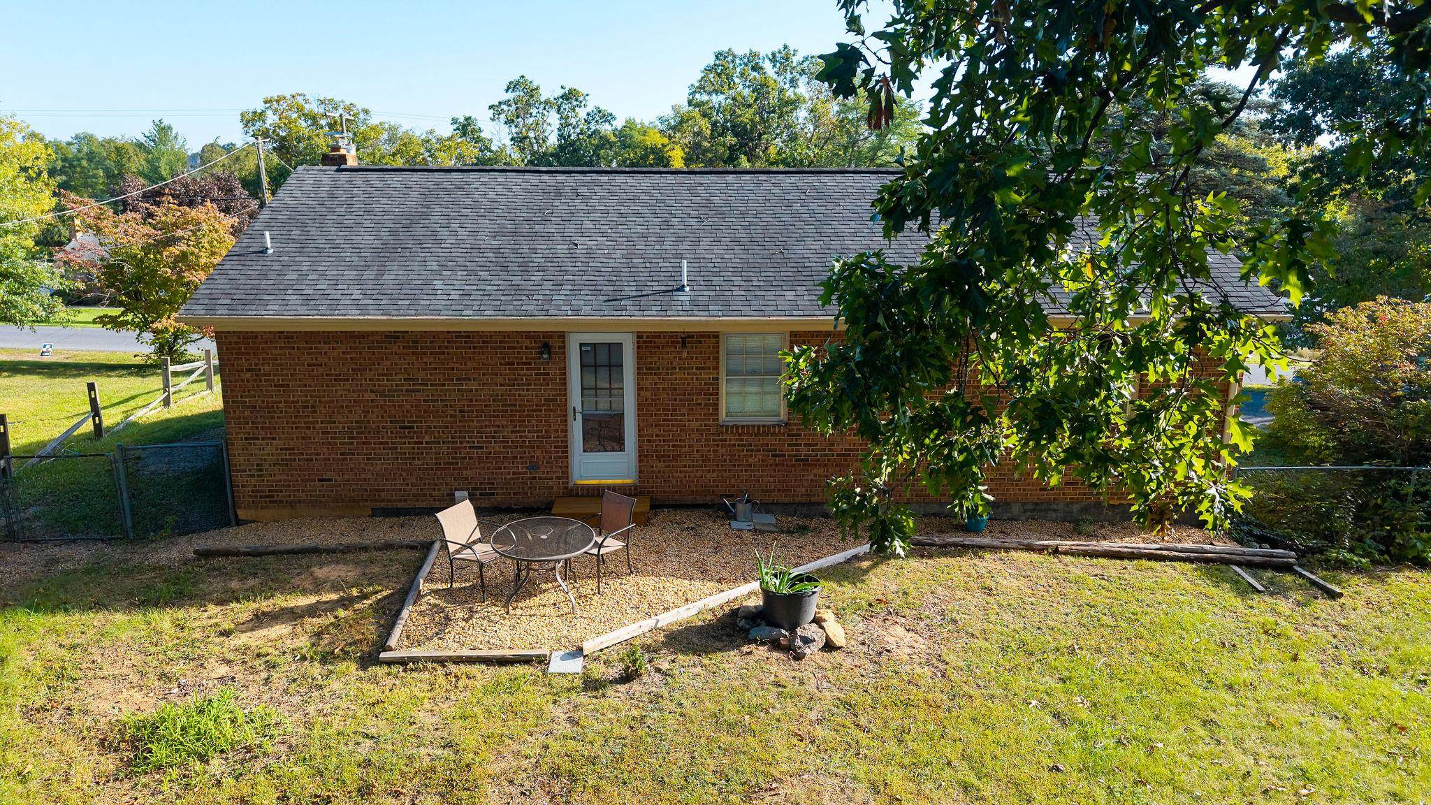 17 KEN VIEW AVE, VERONA, Virginia 24482, 3 Bedrooms Bedrooms, ,2 BathroomsBathrooms,Residential,17 KEN VIEW AVE,682545 MLS # 682545 17 KEN VIEW AVE, VERONA, Virginia 24482, 3 Bedrooms Bedrooms, ,2 BathroomsBathrooms,Residential,17 KEN VIEW AVE,682545 MLS # 682545