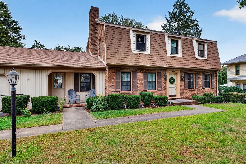 318 COLLEGE CIR, STAUNTON, Virginia 24401, 4 Bedrooms Bedrooms, ,3 BathroomsBathrooms,Residential,318 COLLEGE CIR,682551 MLS # 682551