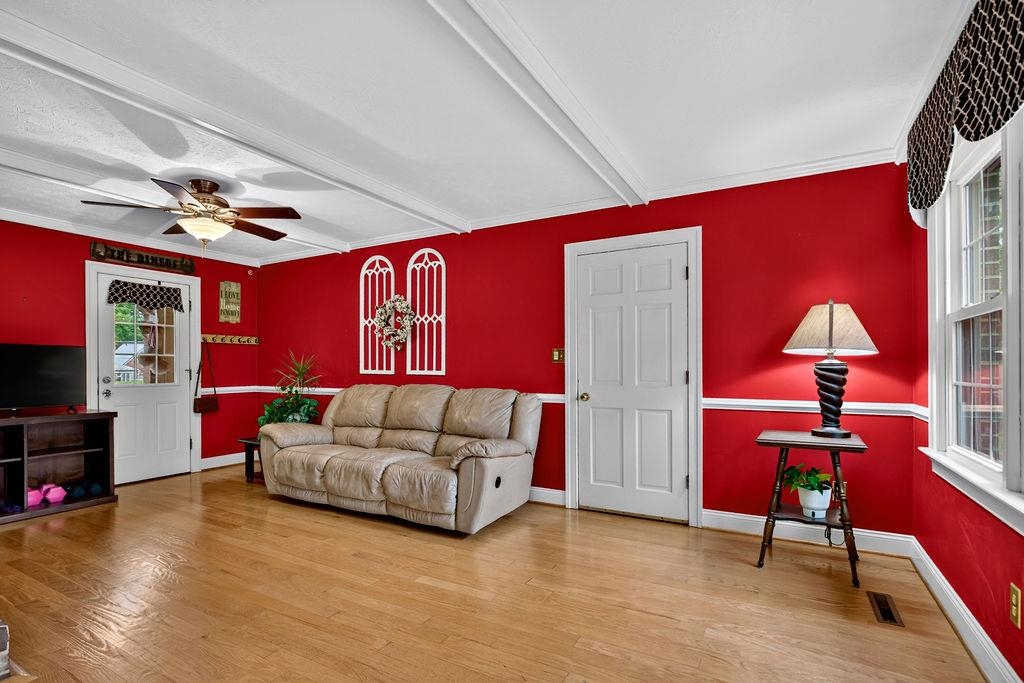 318 COLLEGE CIR, STAUNTON, Virginia 24401, 4 Bedrooms Bedrooms, ,3 BathroomsBathrooms,Residential,318 COLLEGE CIR,682551 MLS # 682551