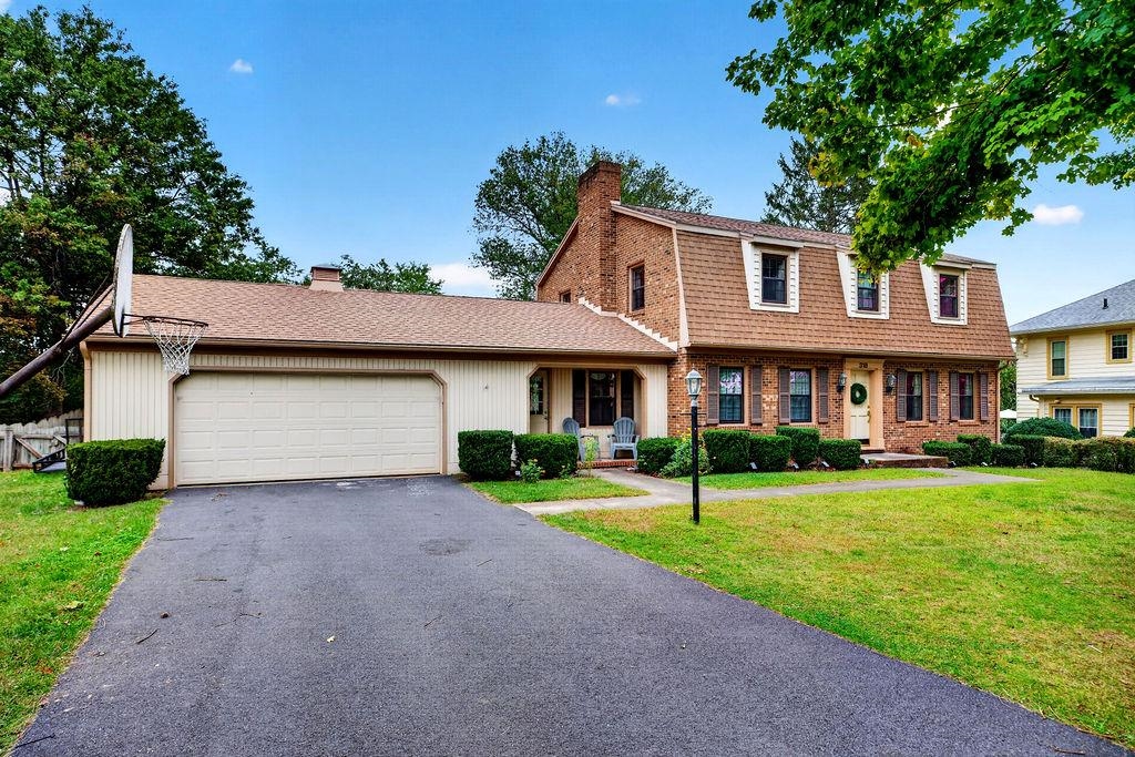 318 COLLEGE CIR, STAUNTON, Virginia 24401, 4 Bedrooms Bedrooms, ,3 BathroomsBathrooms,Residential,318 COLLEGE CIR,682551 MLS # 682551