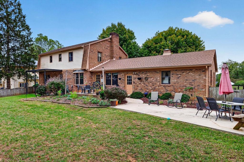 318 COLLEGE CIR, STAUNTON, Virginia 24401, 4 Bedrooms Bedrooms, ,3 BathroomsBathrooms,Residential,318 COLLEGE CIR,682551 MLS # 682551