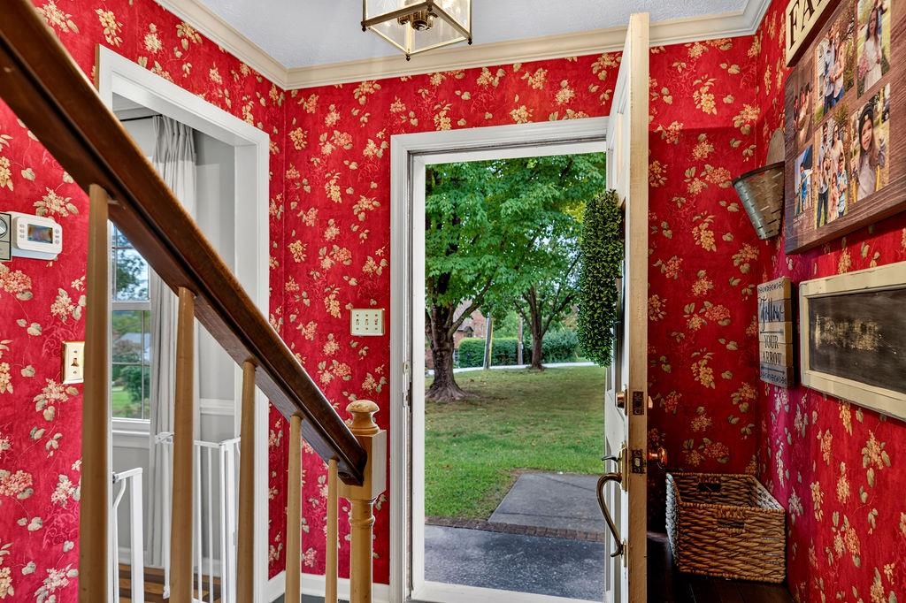318 COLLEGE CIR, STAUNTON, Virginia 24401, 4 Bedrooms Bedrooms, ,3 BathroomsBathrooms,Residential,318 COLLEGE CIR,682551 MLS # 682551
