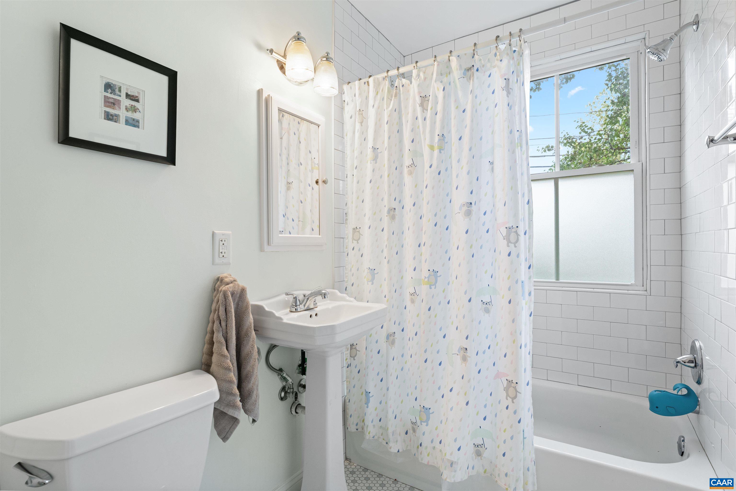106 HARRIS RD, CHARLOTTESVILLE, Virginia 22903, 2 Bedrooms Bedrooms, ,2 BathroomsBathrooms,Residential,106 HARRIS RD,682560 MLS # 682560