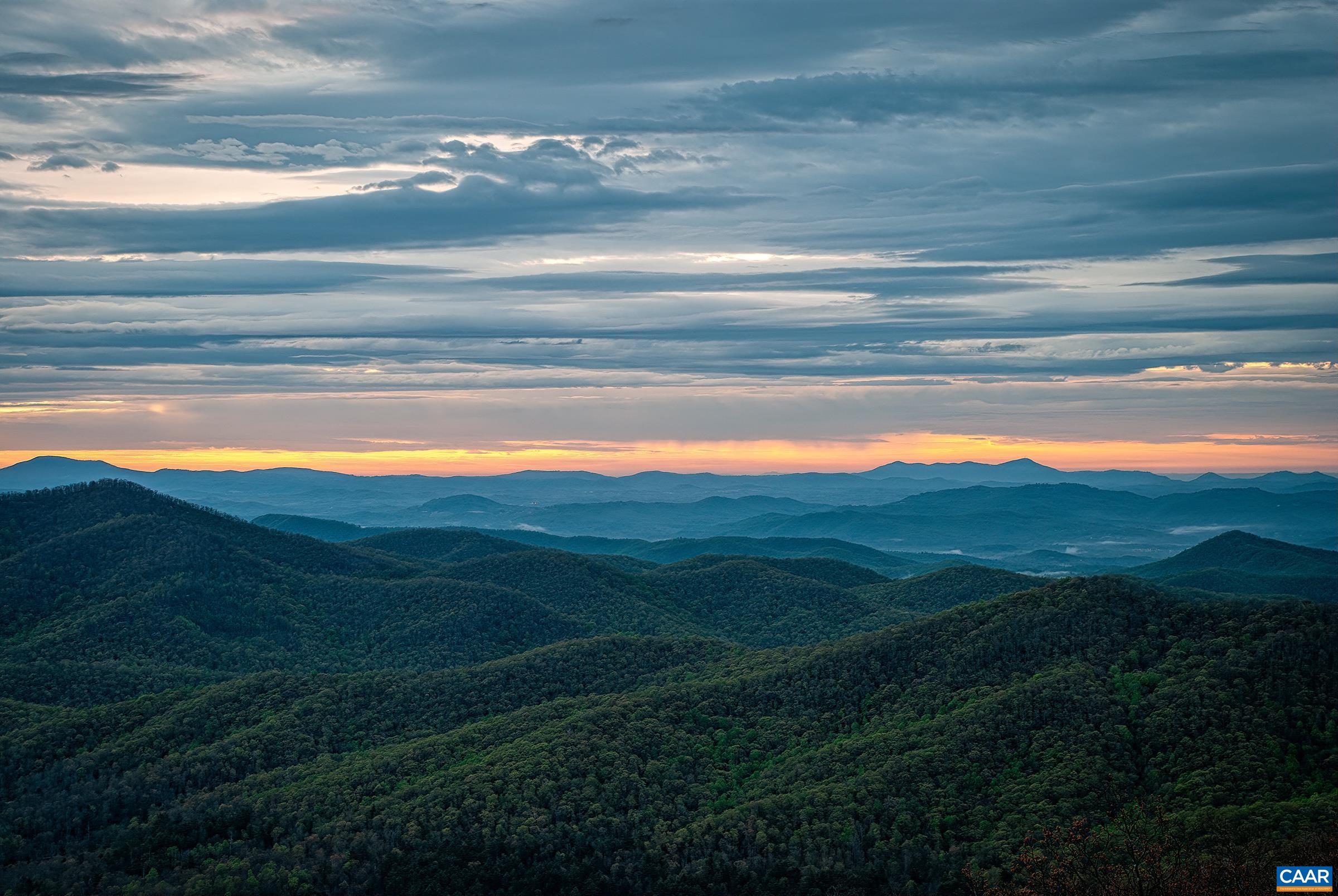 Dusk from Twelve Ridges; the night sky here is truly dark. Dusk from Twelve Ridges; the night sky here is truly dark.