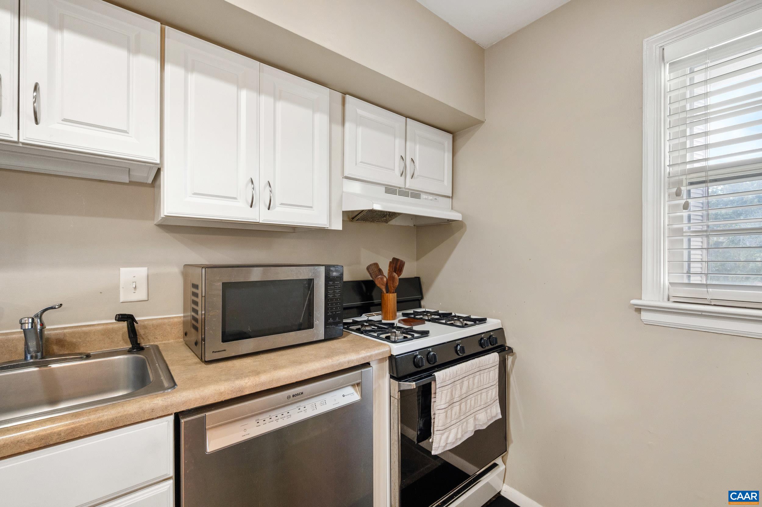 163 HESSIAN HILLS WAY, CHARLOTTESVILLE, Virginia 22901, 2 Bedrooms Bedrooms, ,1 BathroomBathrooms,Residential,163 HESSIAN HILLS WAY,682574 MLS # 682574
