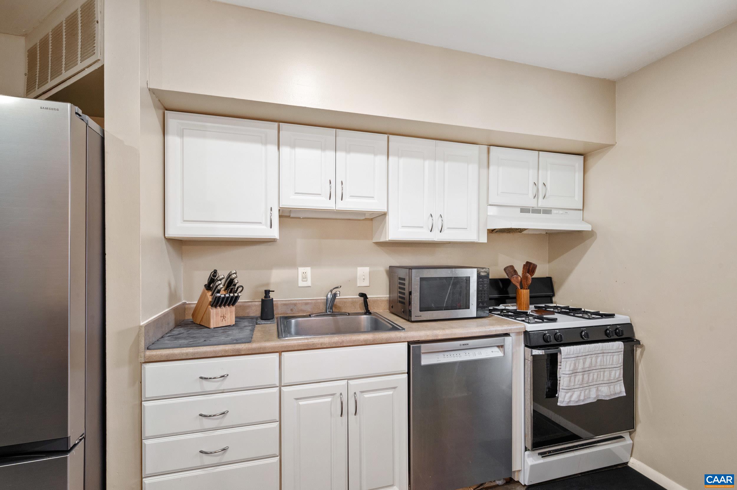 163 HESSIAN HILLS WAY, CHARLOTTESVILLE, Virginia 22901, 2 Bedrooms Bedrooms, ,1 BathroomBathrooms,Residential,163 HESSIAN HILLS WAY,682574 MLS # 682574