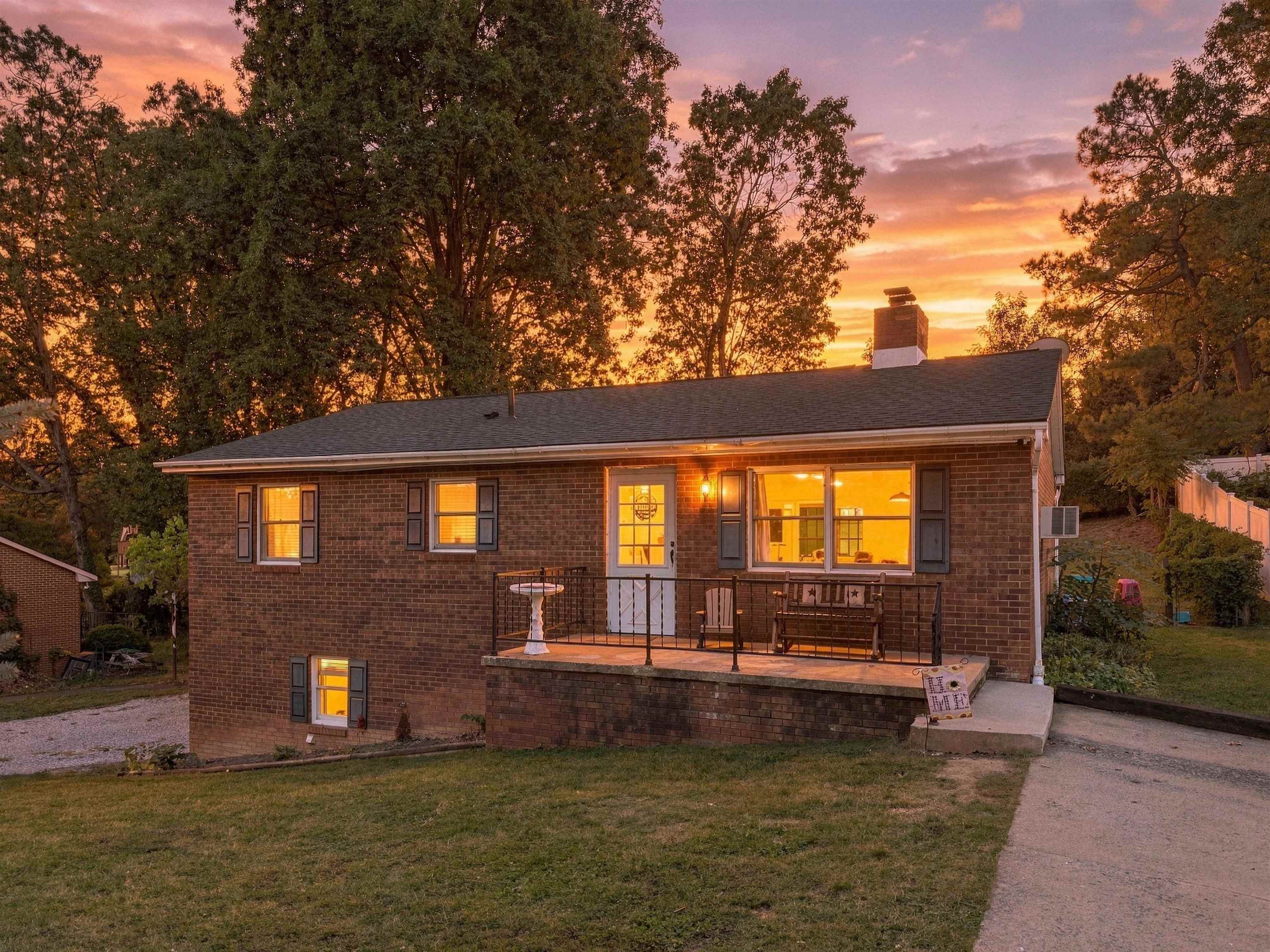 412 WHITEHALL AVE, STAUNTON, Virginia 24401, 3 Bedrooms Bedrooms, ,2 BathroomsBathrooms,Residential,412 WHITEHALL AVE,682589 MLS # 682589