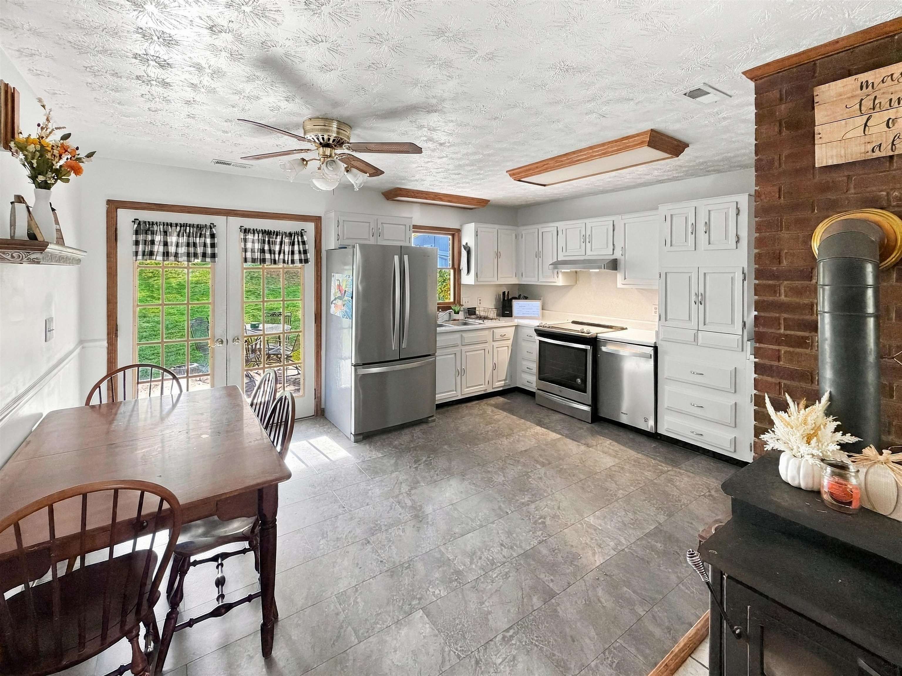 412 WHITEHALL AVE, STAUNTON, Virginia 24401, 3 Bedrooms Bedrooms, ,2 BathroomsBathrooms,Residential,412 WHITEHALL AVE,682589 MLS # 682589