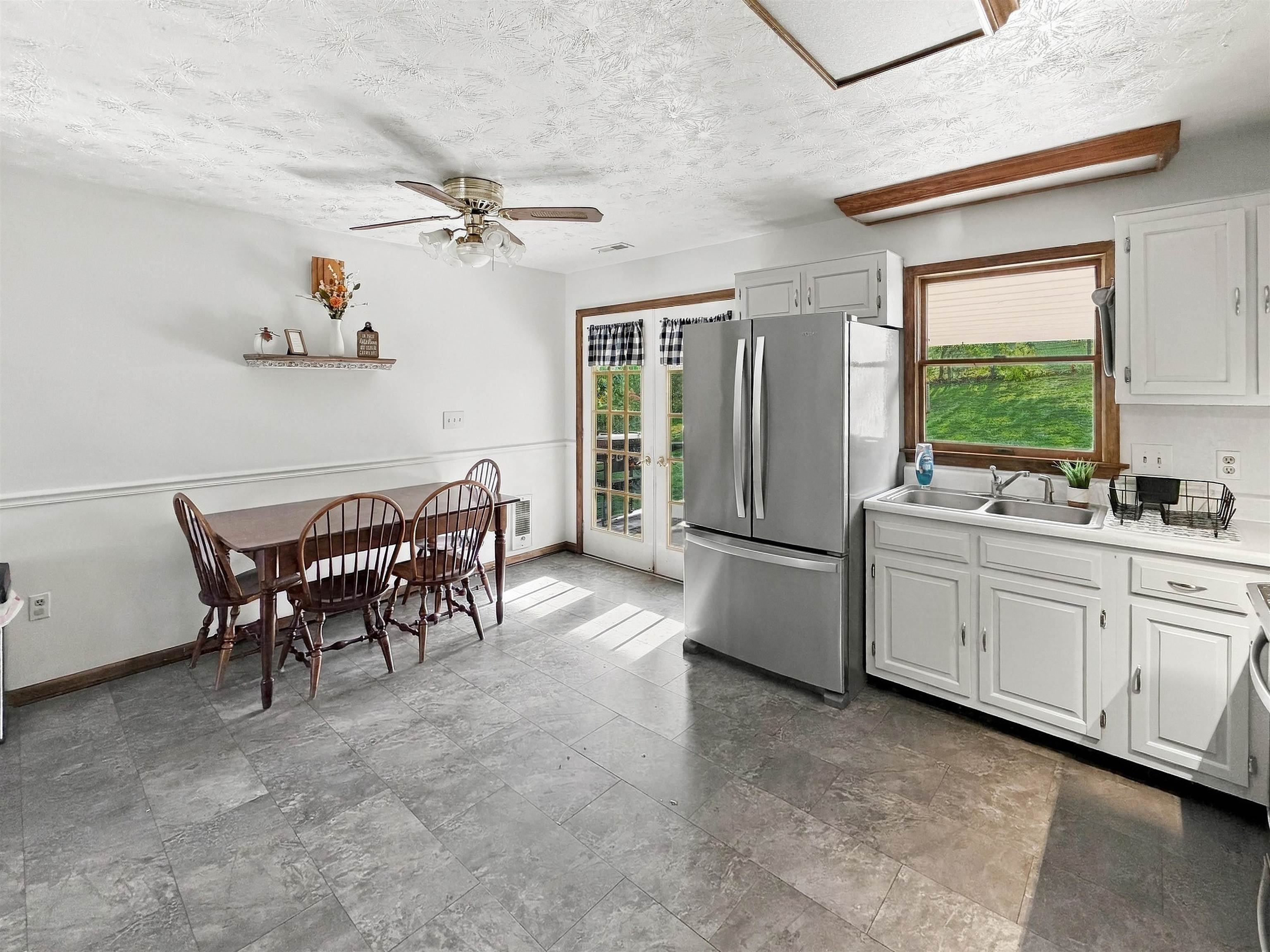 412 WHITEHALL AVE, STAUNTON, Virginia 24401, 3 Bedrooms Bedrooms, ,2 BathroomsBathrooms,Residential,412 WHITEHALL AVE,682589 MLS # 682589