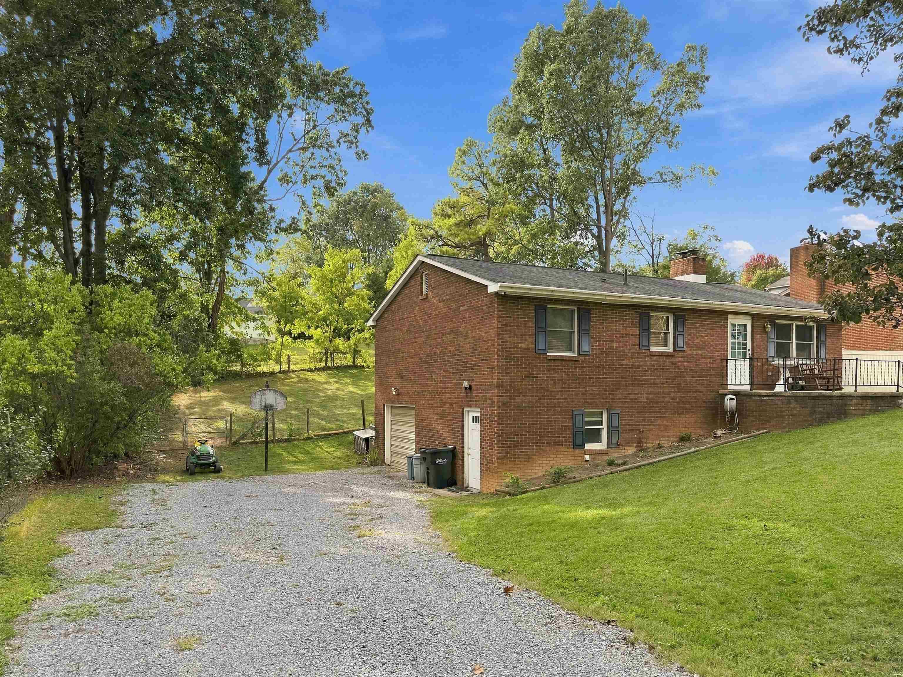 412 WHITEHALL AVE, STAUNTON, Virginia 24401, 3 Bedrooms Bedrooms, ,2 BathroomsBathrooms,Residential,412 WHITEHALL AVE,682589 MLS # 682589