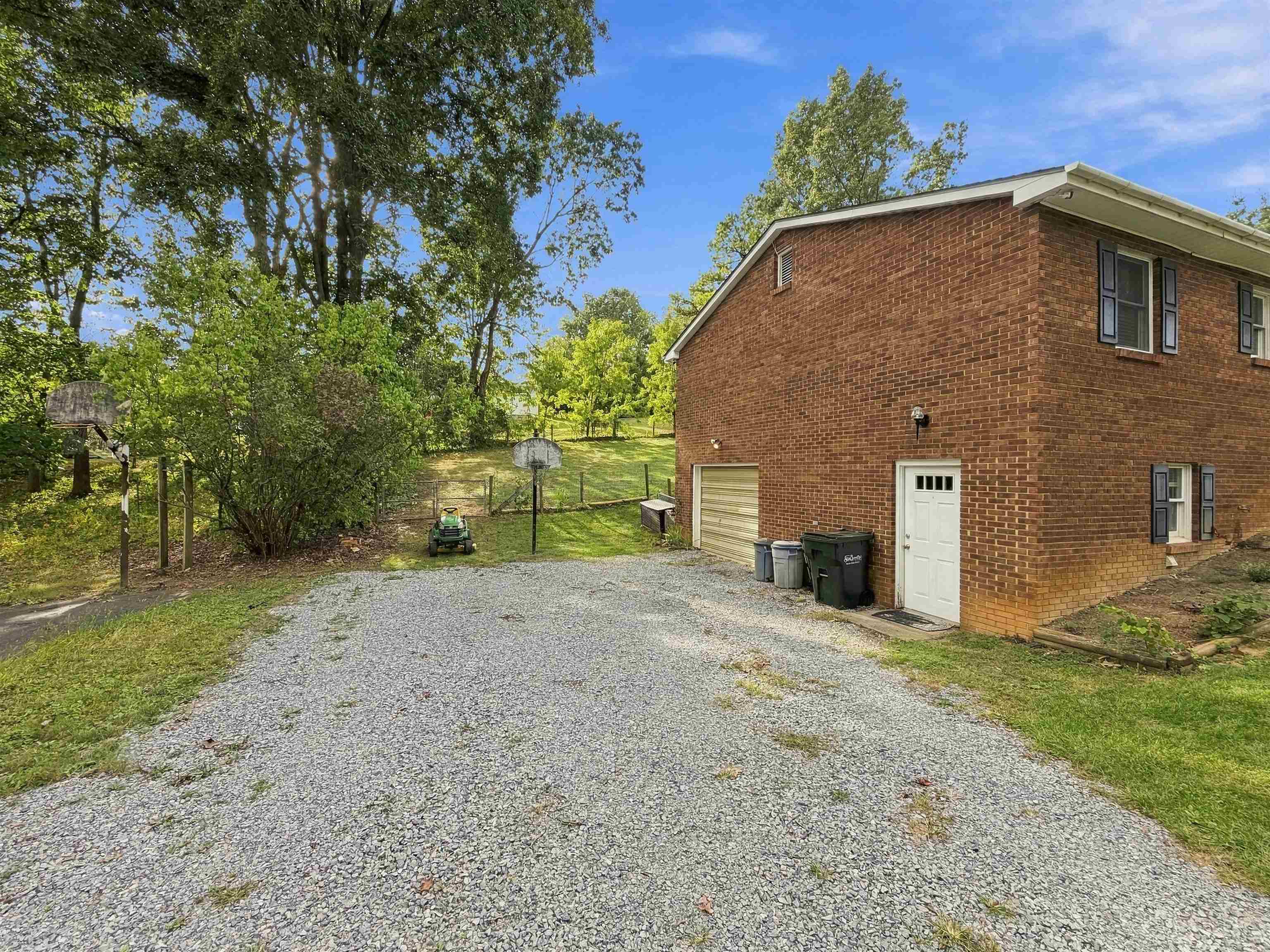 412 WHITEHALL AVE, STAUNTON, Virginia 24401, 3 Bedrooms Bedrooms, ,2 BathroomsBathrooms,Residential,412 WHITEHALL AVE,682589 MLS # 682589