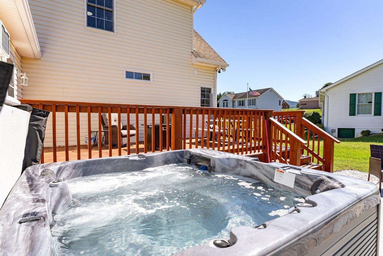248 WINDSONG HILLS DR, ELKTON, Virginia 22827, 4 Bedrooms Bedrooms, ,2 BathroomsBathrooms,Residential,248 WINDSONG HILLS DR,682590 MLS # 682590