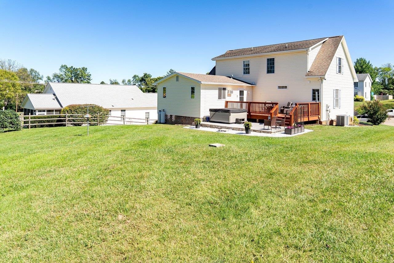 248 WINDSONG HILLS DR, ELKTON, Virginia 22827, 4 Bedrooms Bedrooms, ,2 BathroomsBathrooms,Residential,248 WINDSONG HILLS DR,682590 MLS # 682590