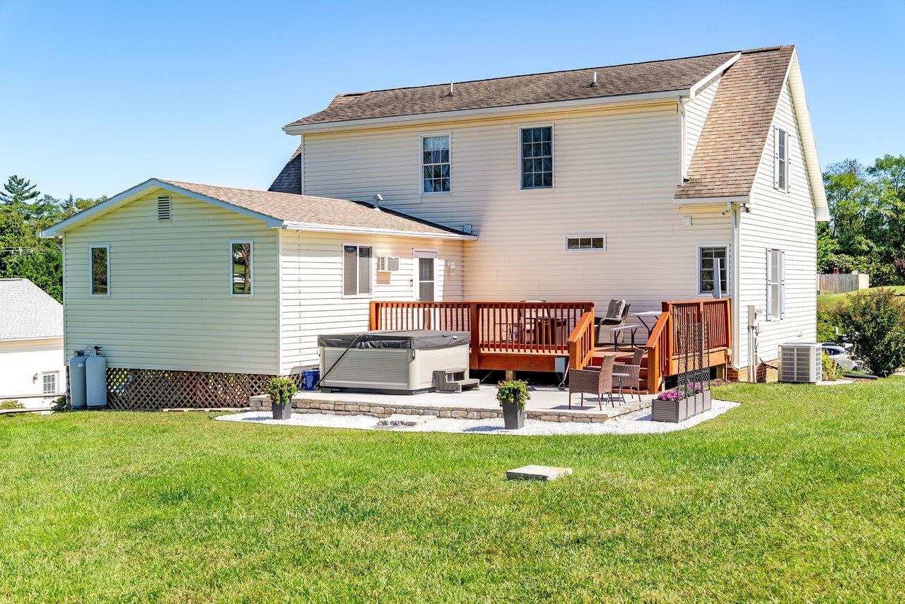 248 WINDSONG HILLS DR, ELKTON, Virginia 22827, 4 Bedrooms Bedrooms, ,2 BathroomsBathrooms,Residential,248 WINDSONG HILLS DR,682590 MLS # 682590