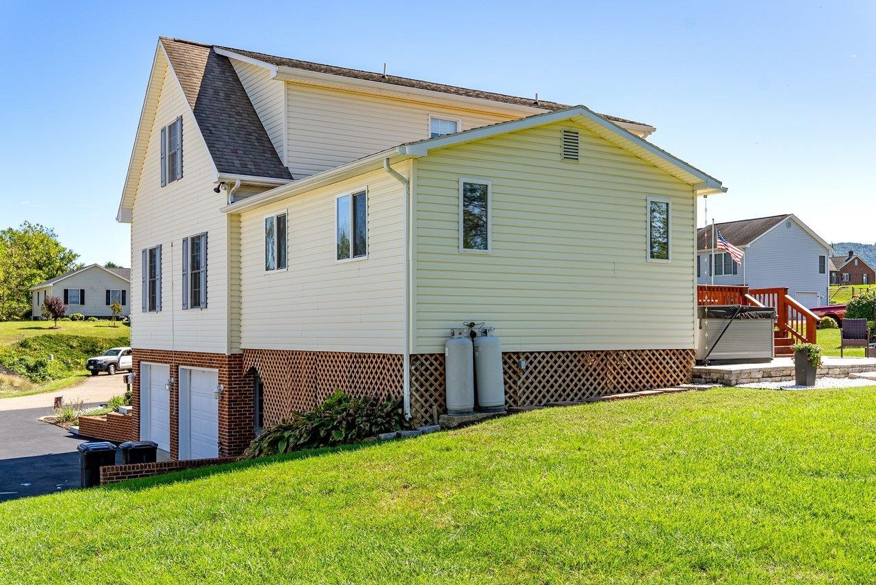 248 WINDSONG HILLS DR, ELKTON, Virginia 22827, 4 Bedrooms Bedrooms, ,2 BathroomsBathrooms,Residential,248 WINDSONG HILLS DR,682590 MLS # 682590