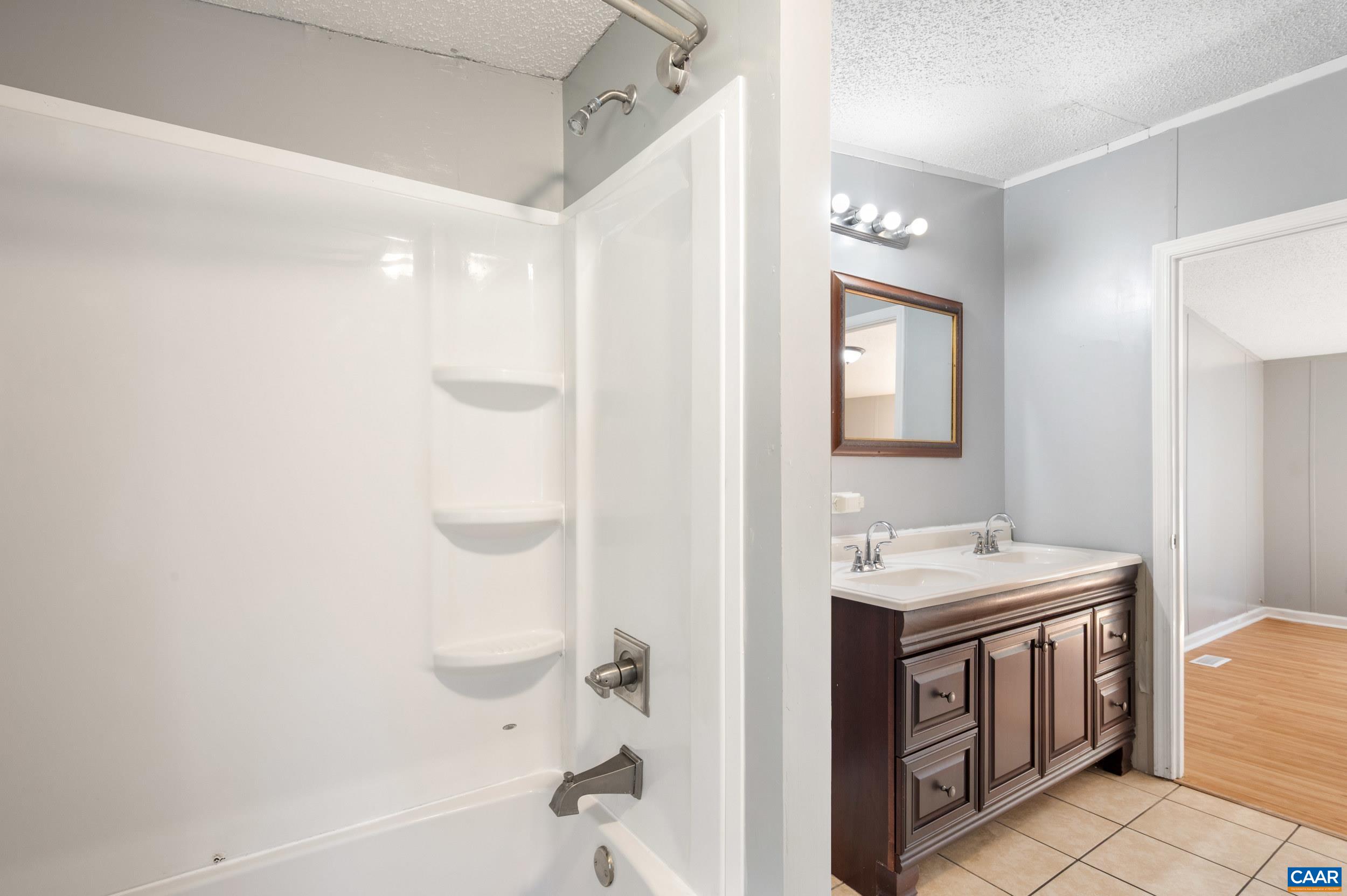 9483 HATTON FERRY RD, SCOTTSVILLE, Virginia 24590, 4 Bedrooms Bedrooms, ,3 BathroomsBathrooms,Residential,9483 HATTON FERRY RD,682593 MLS # 682593