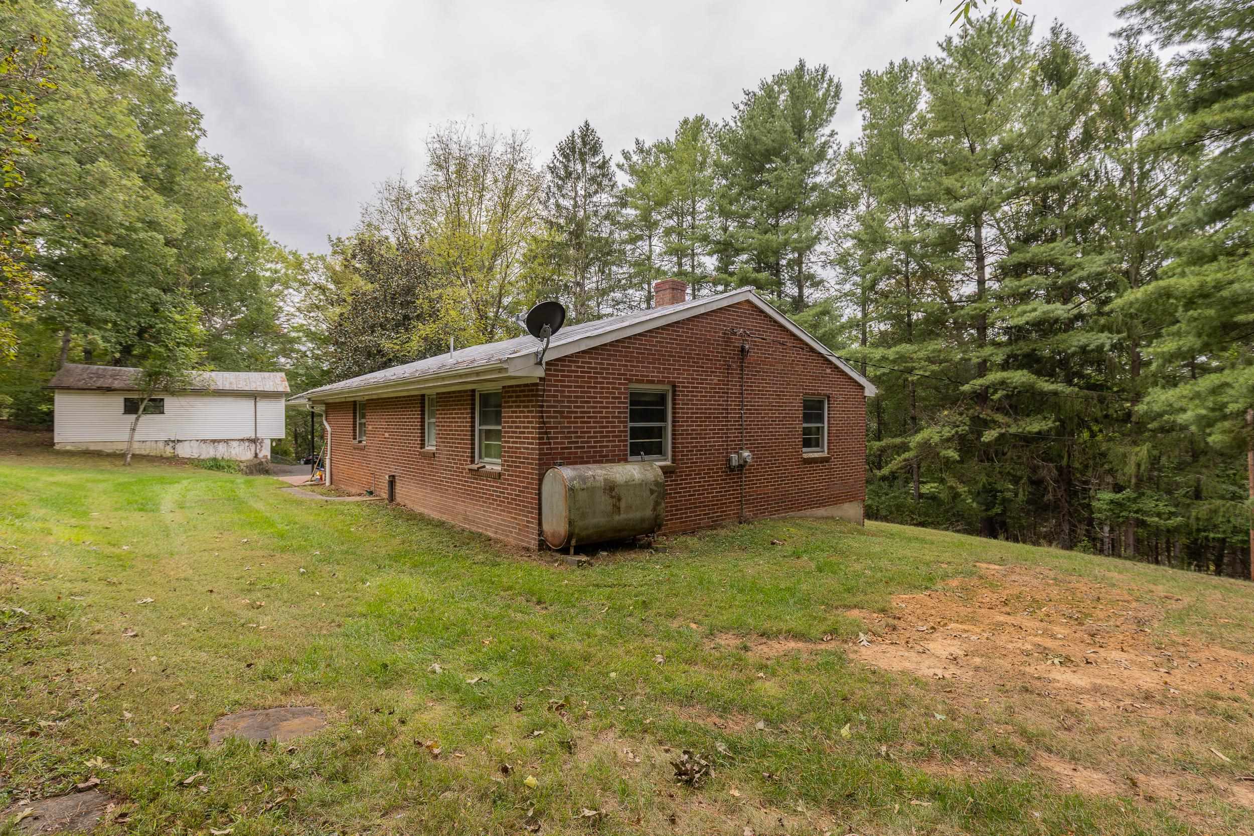 801 UNION CHURCH RD, CHURCHVILLE, Virginia 24421, 3 Bedrooms Bedrooms, ,1 BathroomBathrooms,Residential,801 UNION CHURCH RD,682598 MLS # 682598 801 UNION CHURCH RD, CHURCHVILLE, Virginia 24421, 3 Bedrooms Bedrooms, ,1 BathroomBathrooms,Residential,801 UNION CHURCH RD,682598 MLS # 682598