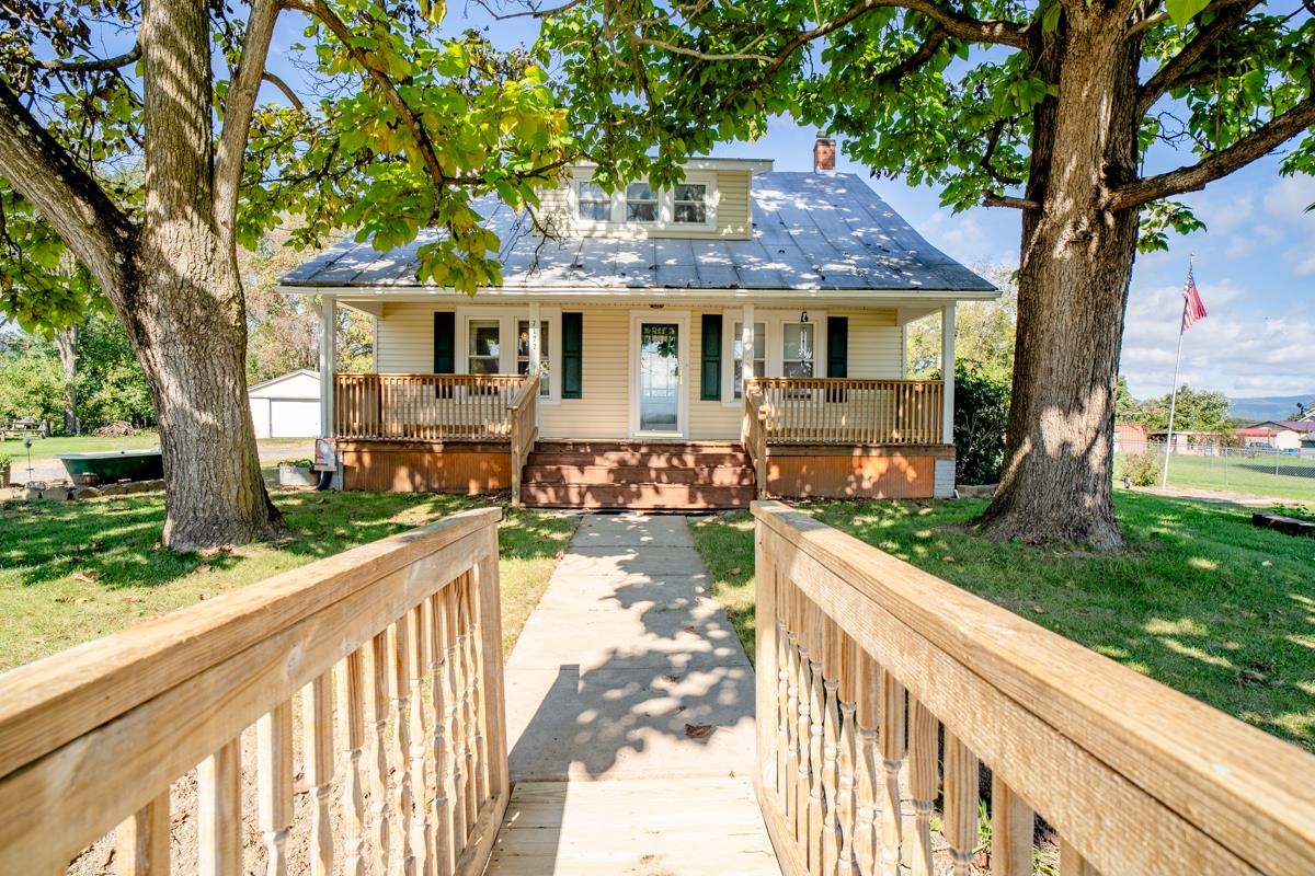 7177 EAST POINT RD, ELKTON, Virginia 22827, 3 Bedrooms Bedrooms, ,1 BathroomBathrooms,Residential,7177 EAST POINT RD,682605 MLS # 682605