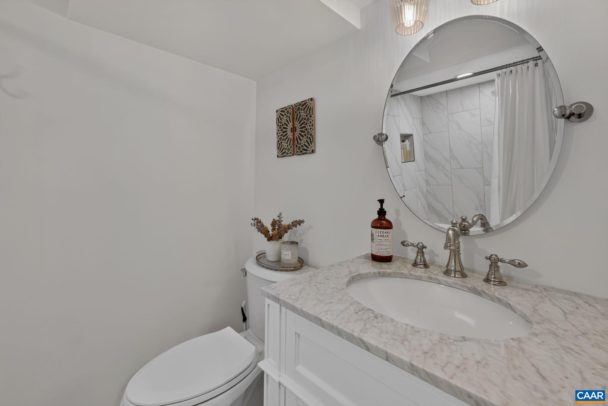 And a full bathroom in the hall. And a full bathroom in the hall.