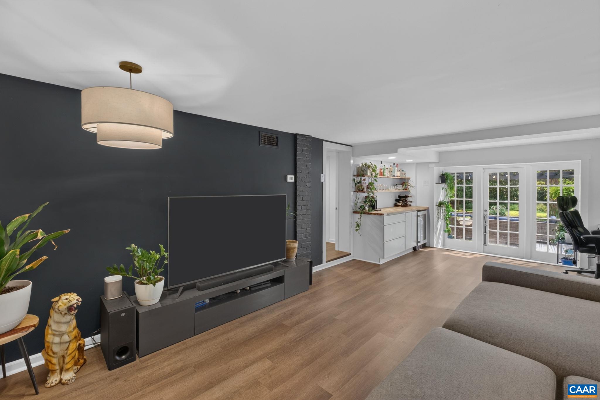 Plenty of space for entertaining & relaxing. Plenty of space for entertaining & relaxing.