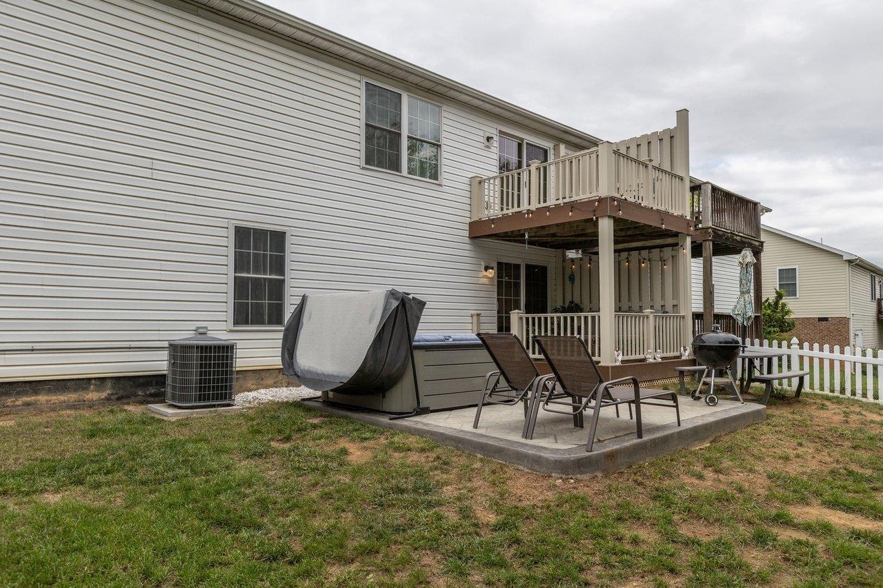 275 WINDERMERE DR, BROADWAY, Virginia 22815, 4 Bedrooms Bedrooms, ,3 BathroomsBathrooms,Residential,275 WINDERMERE DR,682613 MLS # 682613 275 WINDERMERE DR, BROADWAY, Virginia 22815, 4 Bedrooms Bedrooms, ,3 BathroomsBathrooms,Residential,275 WINDERMERE DR,682613 MLS # 682613
