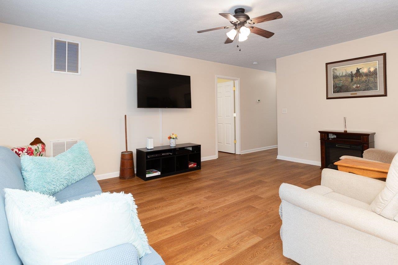 275 WINDERMERE DR, BROADWAY, Virginia 22815, 4 Bedrooms Bedrooms, ,3 BathroomsBathrooms,Residential,275 WINDERMERE DR,682613 MLS # 682613 275 WINDERMERE DR, BROADWAY, Virginia 22815, 4 Bedrooms Bedrooms, ,3 BathroomsBathrooms,Residential,275 WINDERMERE DR,682613 MLS # 682613