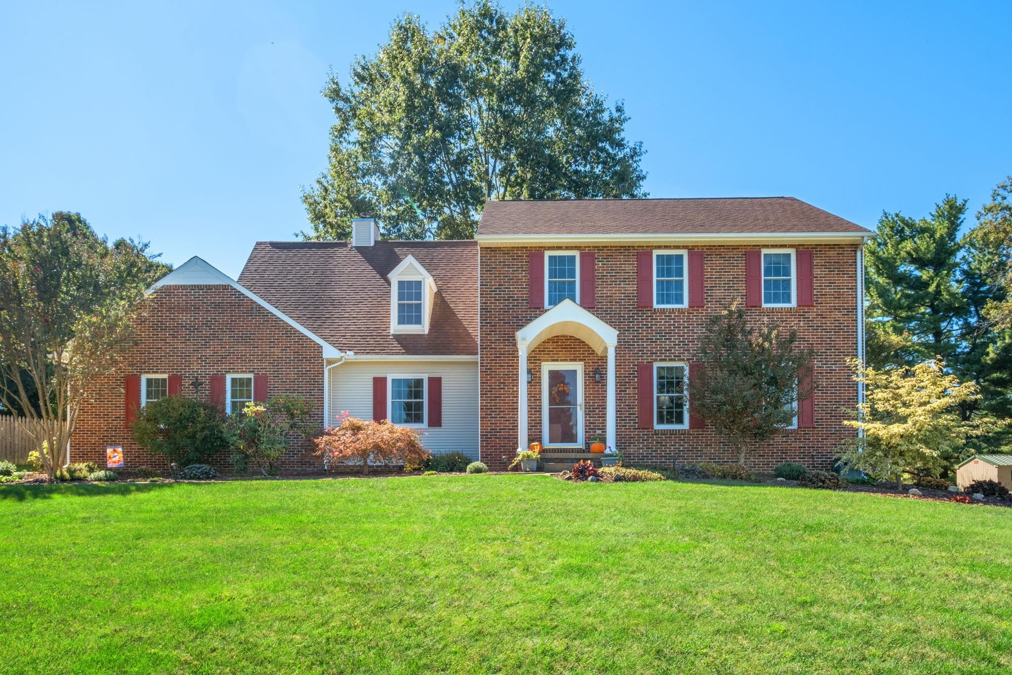 87 SUNSET DR, WAYNESBORO, Virginia 22980, 5 Bedrooms Bedrooms, ,2 BathroomsBathrooms,Residential,87 SUNSET DR,682617 MLS # 682617