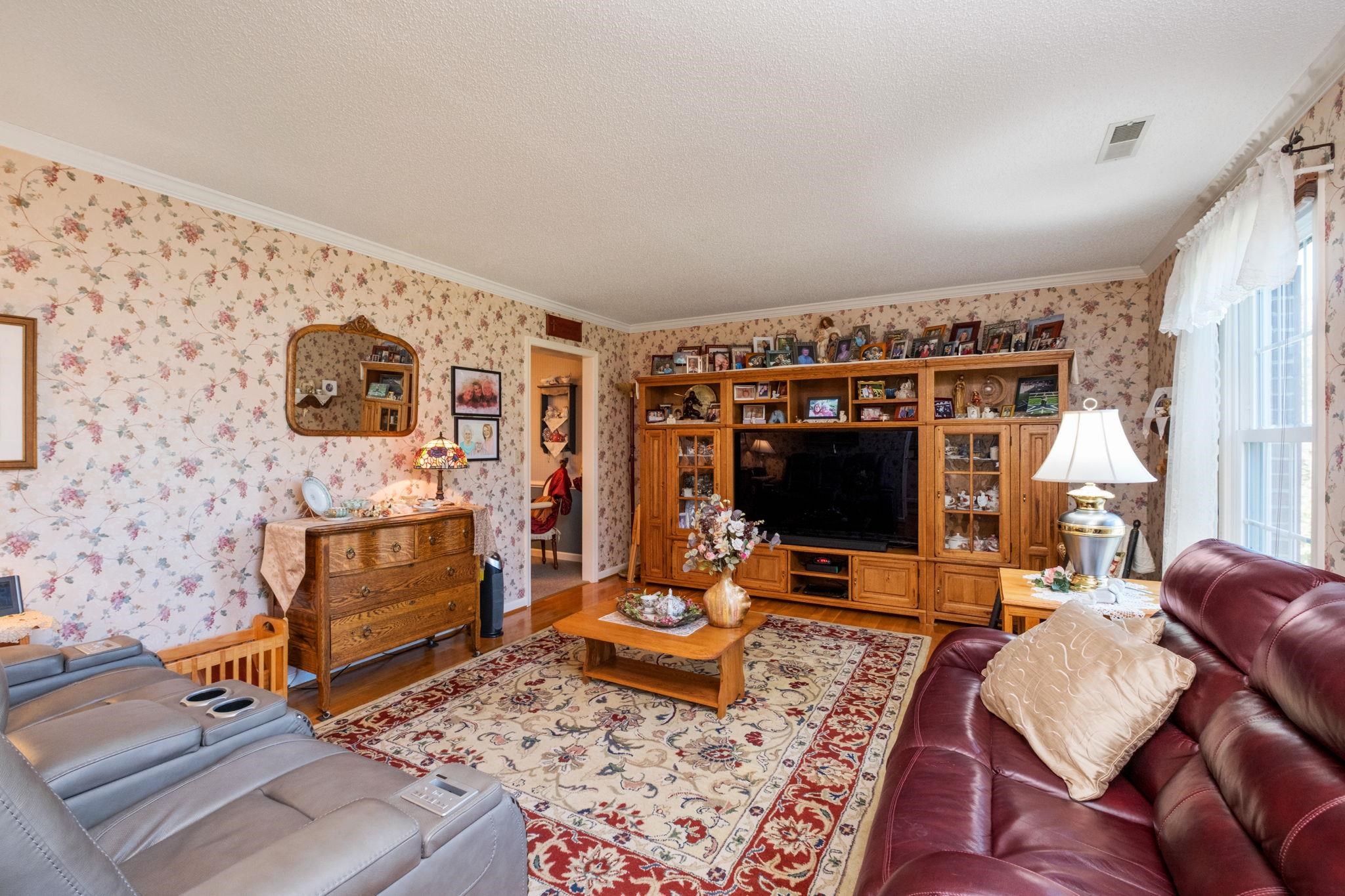 87 SUNSET DR, WAYNESBORO, Virginia 22980, 5 Bedrooms Bedrooms, ,2 BathroomsBathrooms,Residential,87 SUNSET DR,682617 MLS # 682617