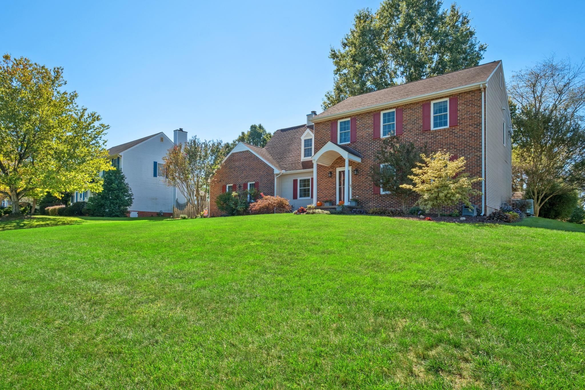 87 SUNSET DR, WAYNESBORO, Virginia 22980, 5 Bedrooms Bedrooms, ,2 BathroomsBathrooms,Residential,87 SUNSET DR,682617 MLS # 682617