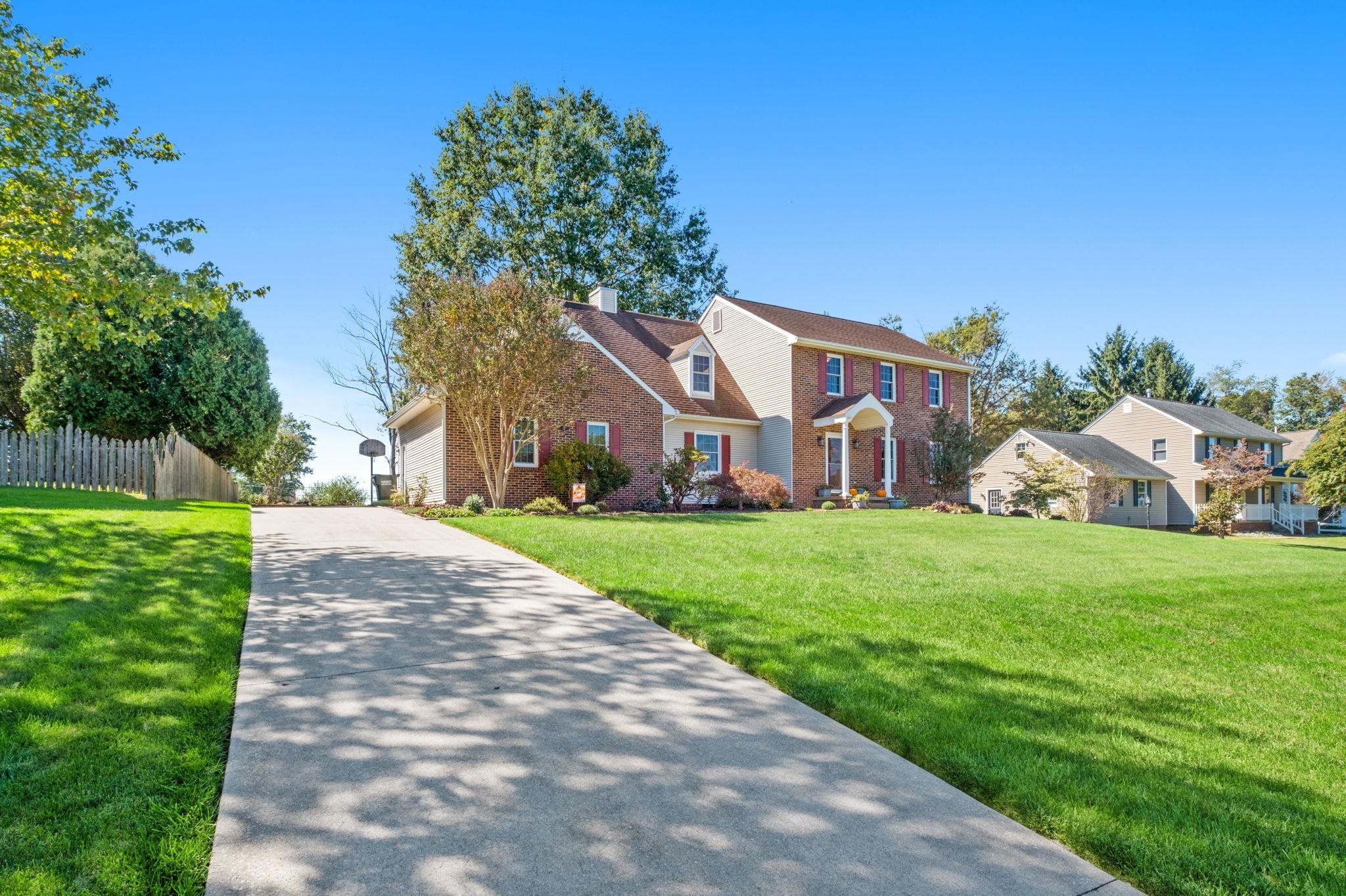 87 SUNSET DR, WAYNESBORO, Virginia 22980, 5 Bedrooms Bedrooms, ,2 BathroomsBathrooms,Residential,87 SUNSET DR,682617 MLS # 682617