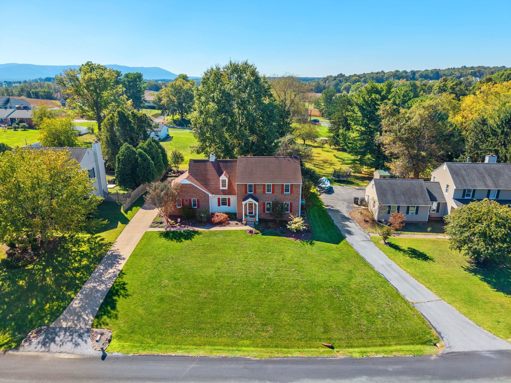 87 SUNSET DR, WAYNESBORO, Virginia 22980, 5 Bedrooms Bedrooms, ,2 BathroomsBathrooms,Residential,87 SUNSET DR,682617 MLS # 682617