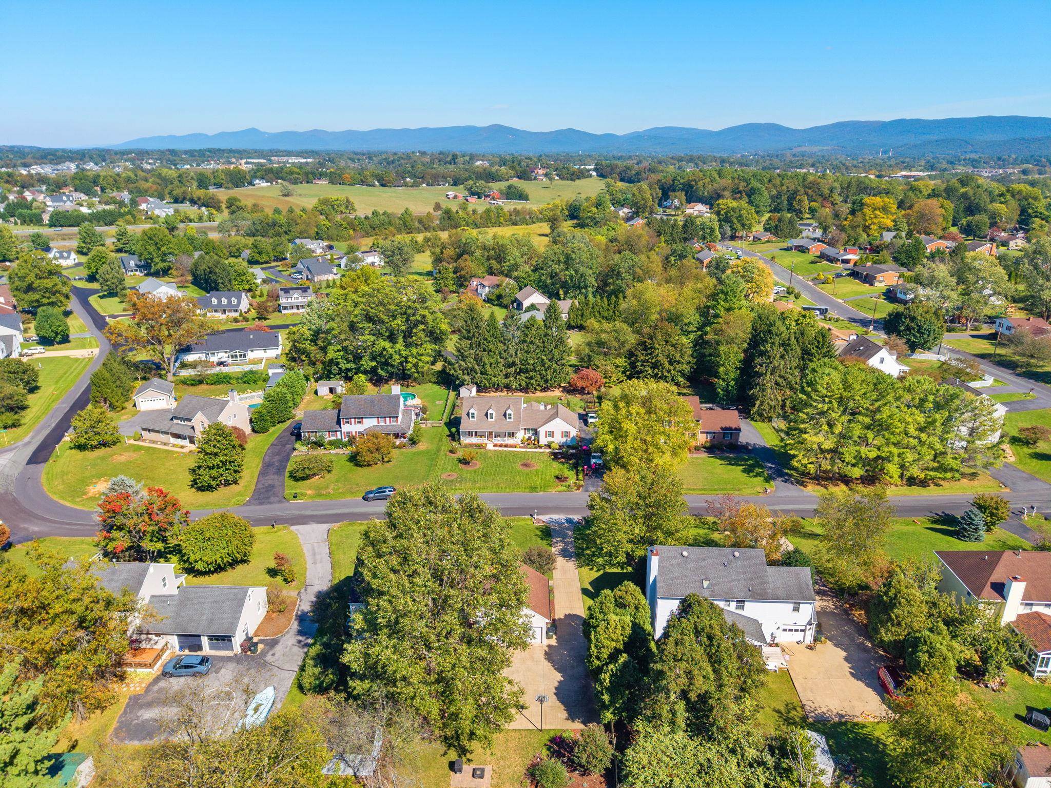 87 SUNSET DR, WAYNESBORO, Virginia 22980, 5 Bedrooms Bedrooms, ,2 BathroomsBathrooms,Residential,87 SUNSET DR,682617 MLS # 682617