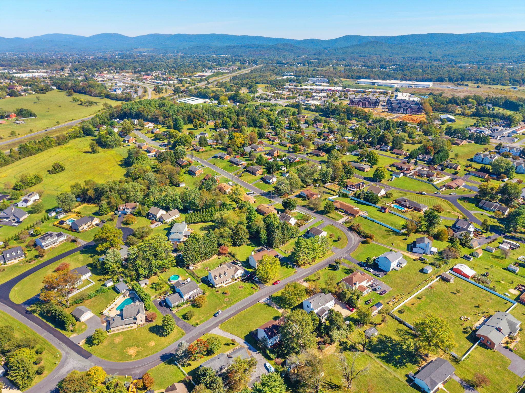 87 SUNSET DR, WAYNESBORO, Virginia 22980, 5 Bedrooms Bedrooms, ,2 BathroomsBathrooms,Residential,87 SUNSET DR,682617 MLS # 682617