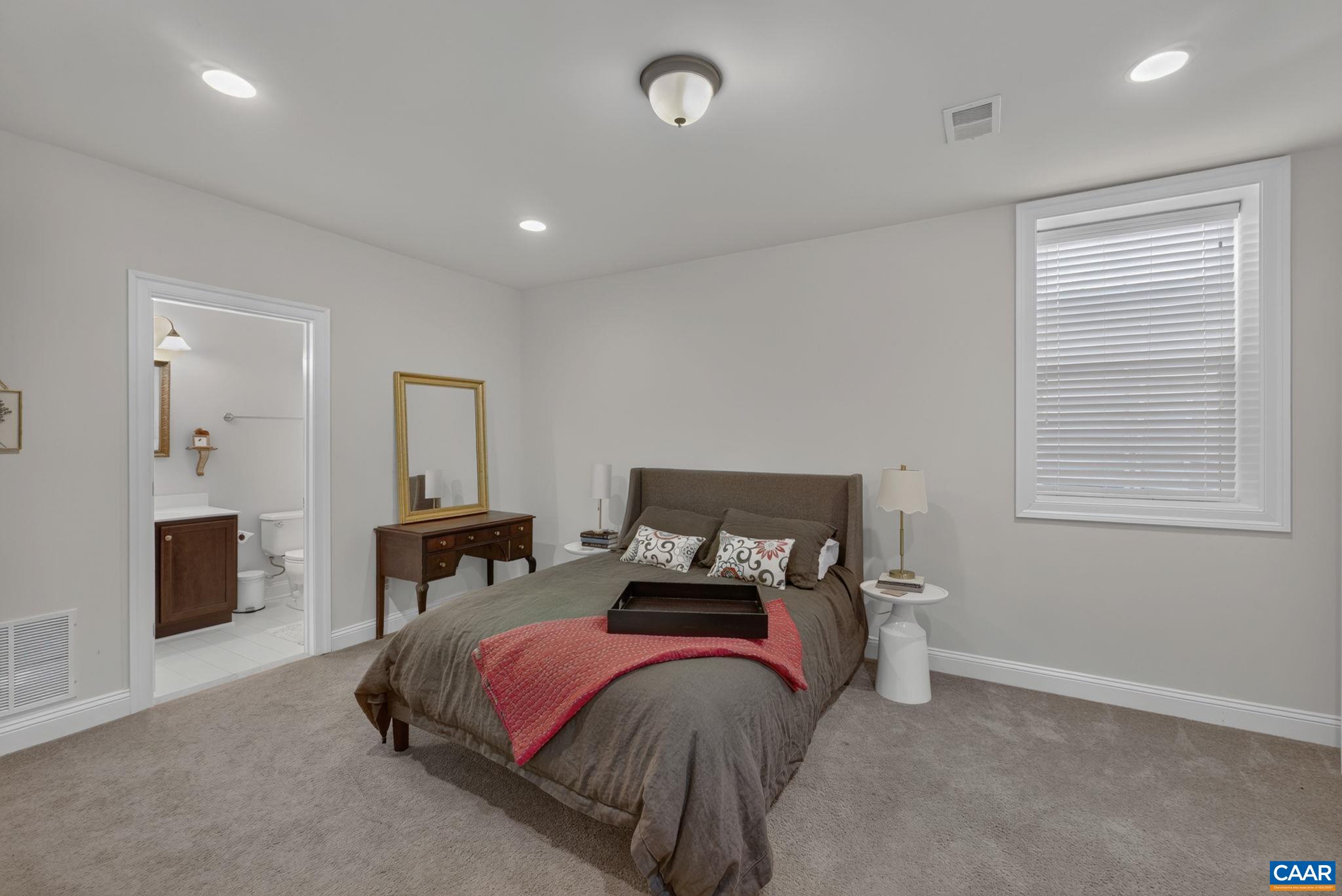 Lower level en suite bedroom. Lower level en suite bedroom.