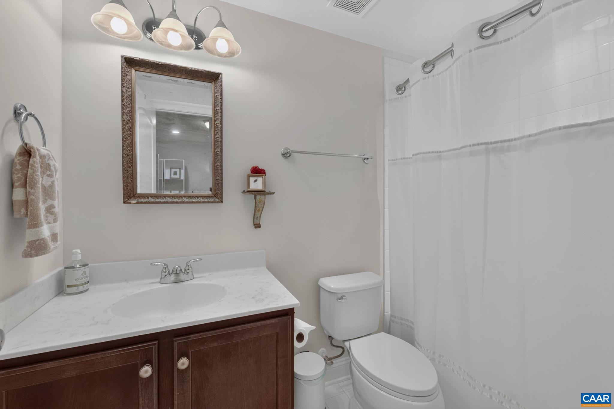 Tiled en suite bathroom. Tiled en suite bathroom.
