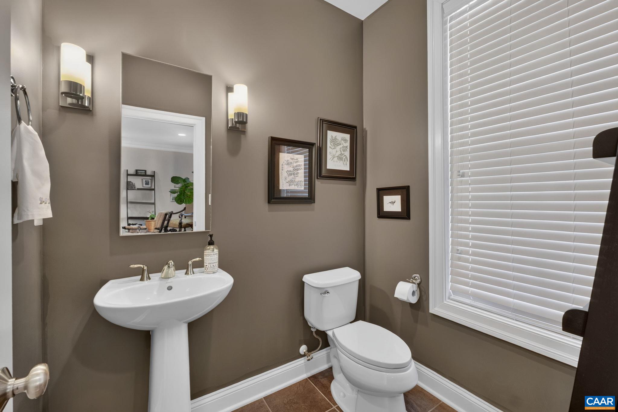 Main level half bath. Main level half bath.