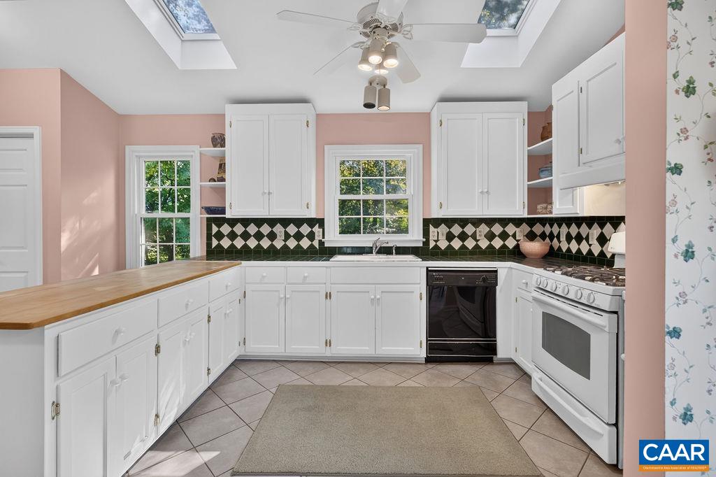 2605 CEDAR RIDGE LN, CHARLOTTESVILLE, Virginia 22901, 4 Bedrooms Bedrooms, ,3 BathroomsBathrooms,Residential,2605 CEDAR RIDGE LN,682628 MLS # 682628 2605 CEDAR RIDGE LN, CHARLOTTESVILLE, Virginia 22901, 4 Bedrooms Bedrooms, ,3 BathroomsBathrooms,Residential,2605 CEDAR RIDGE LN,682628 MLS # 682628