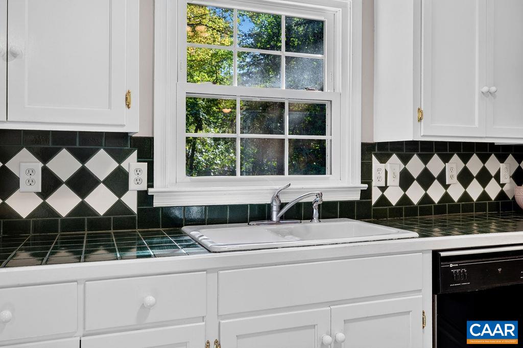 2605 CEDAR RIDGE LN, CHARLOTTESVILLE, Virginia 22901, 4 Bedrooms Bedrooms, ,3 BathroomsBathrooms,Residential,2605 CEDAR RIDGE LN,682628 MLS # 682628 2605 CEDAR RIDGE LN, CHARLOTTESVILLE, Virginia 22901, 4 Bedrooms Bedrooms, ,3 BathroomsBathrooms,Residential,2605 CEDAR RIDGE LN,682628 MLS # 682628