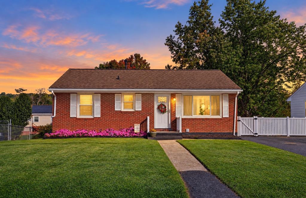 2405 PARK HILL RD, STAUNTON, Virginia 24401, 3 Bedrooms Bedrooms, ,1 BathroomBathrooms,Residential,2405 PARK HILL RD,682632 MLS # 682632 2405 PARK HILL RD, STAUNTON, Virginia 24401, 3 Bedrooms Bedrooms, ,1 BathroomBathrooms,Residential,2405 PARK HILL RD,682632 MLS # 682632
