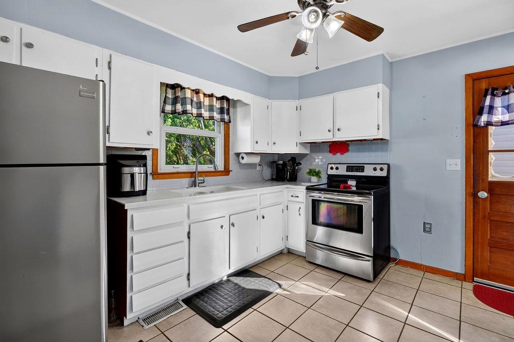 2405 PARK HILL RD, STAUNTON, Virginia 24401, 3 Bedrooms Bedrooms, ,1 BathroomBathrooms,Residential,2405 PARK HILL RD,682632 MLS # 682632 2405 PARK HILL RD, STAUNTON, Virginia 24401, 3 Bedrooms Bedrooms, ,1 BathroomBathrooms,Residential,2405 PARK HILL RD,682632 MLS # 682632