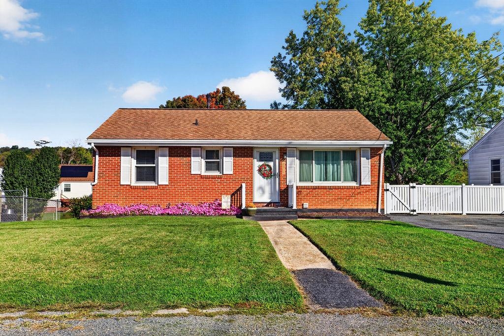 2405 PARK HILL RD, STAUNTON, Virginia 24401, 3 Bedrooms Bedrooms, ,1 BathroomBathrooms,Residential,2405 PARK HILL RD,682632 MLS # 682632 2405 PARK HILL RD, STAUNTON, Virginia 24401, 3 Bedrooms Bedrooms, ,1 BathroomBathrooms,Residential,2405 PARK HILL RD,682632 MLS # 682632