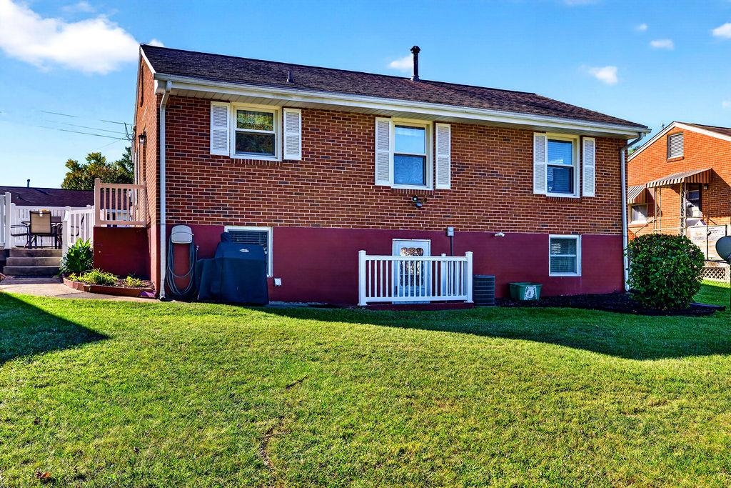 2405 PARK HILL RD, STAUNTON, Virginia 24401, 3 Bedrooms Bedrooms, ,1 BathroomBathrooms,Residential,2405 PARK HILL RD,682632 MLS # 682632 2405 PARK HILL RD, STAUNTON, Virginia 24401, 3 Bedrooms Bedrooms, ,1 BathroomBathrooms,Residential,2405 PARK HILL RD,682632 MLS # 682632