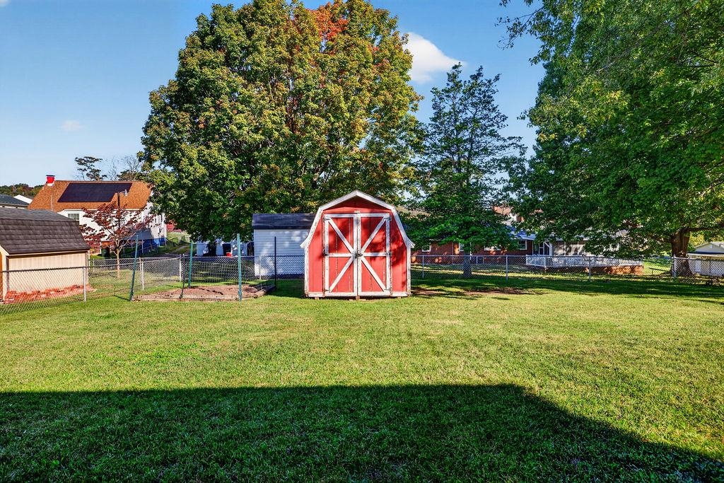 2405 PARK HILL RD, STAUNTON, Virginia 24401, 3 Bedrooms Bedrooms, ,1 BathroomBathrooms,Residential,2405 PARK HILL RD,682632 MLS # 682632 2405 PARK HILL RD, STAUNTON, Virginia 24401, 3 Bedrooms Bedrooms, ,1 BathroomBathrooms,Residential,2405 PARK HILL RD,682632 MLS # 682632
