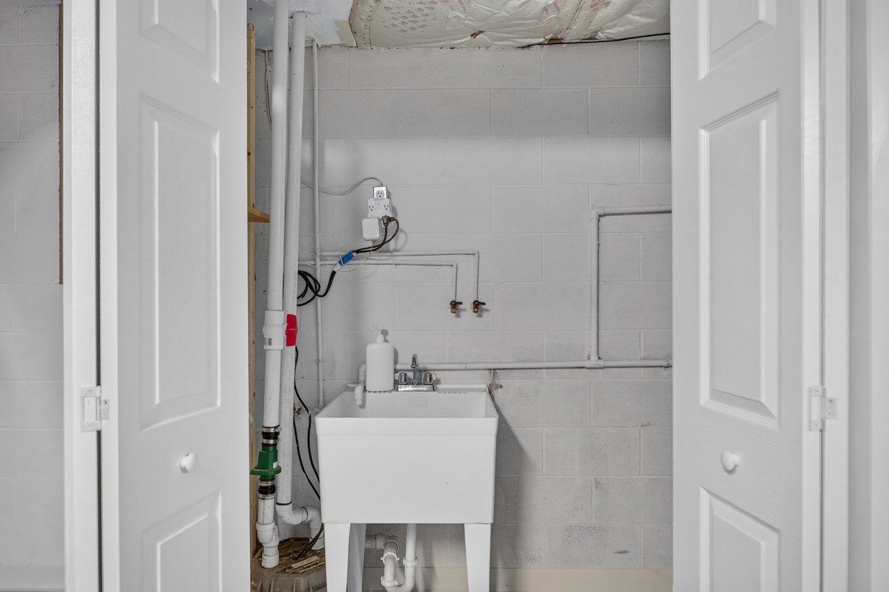 There is also a hook up for an additional washing machine